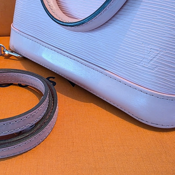 Louis Vuitton Alma Epi BB - Picture 11 of 13